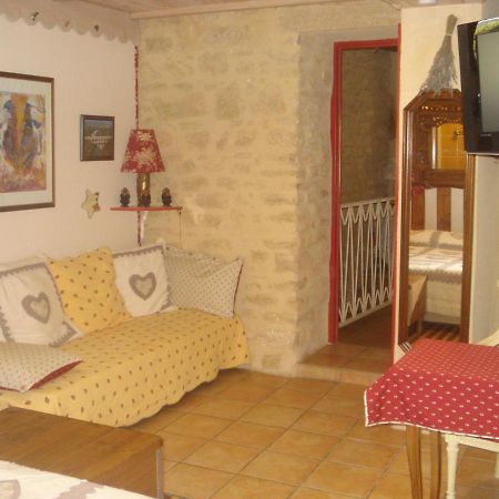 Locastillon Esterno foto